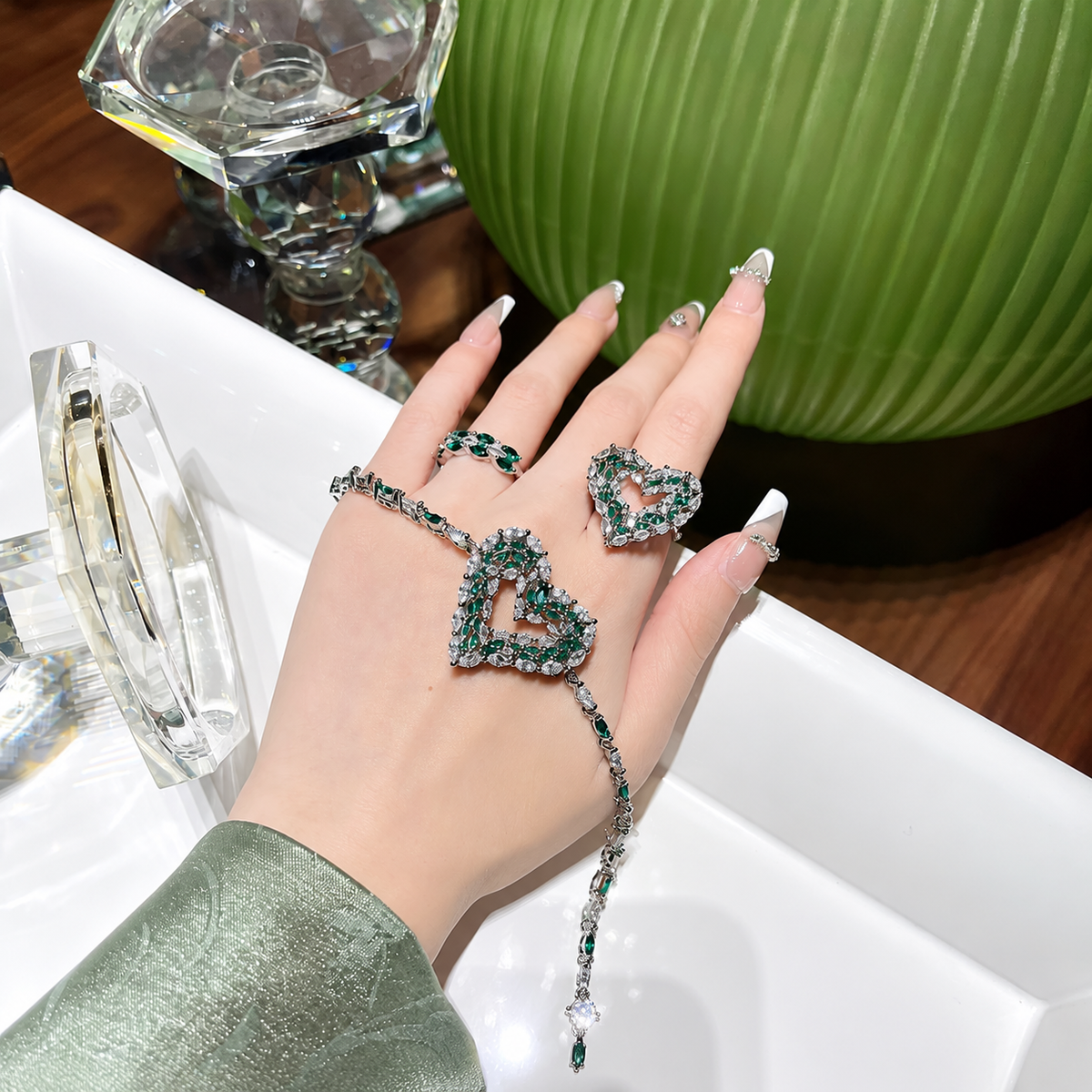 Women’s Emerald Green Heart Zircon Jewelry Set with 18K Gold Tone Necklace and Adjustable Rings