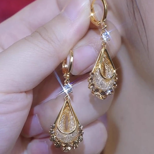 Women’s Vintage-Inspired Teardrop Earrings with Filigree Mesh and Crystal Accents