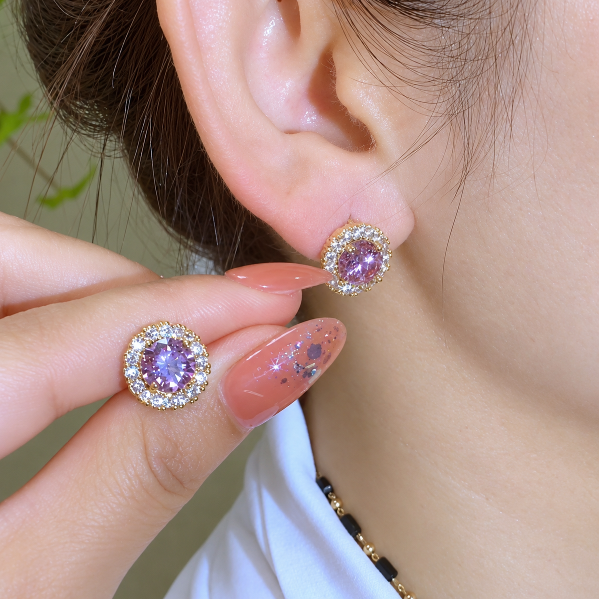 Women’s Romantic Zircon Halo Earrings with Sparkling Round Centerpieces