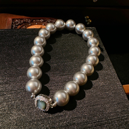 Women’s Elegant Shell Pearl Bracelet with Mother-of-Pearl Clasp