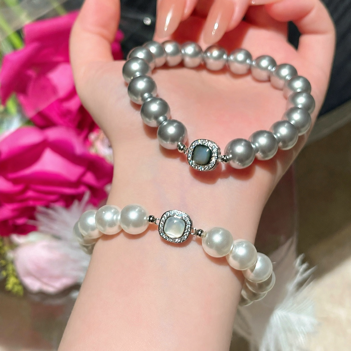 Women’s Elegant Shell Pearl Bracelet with Mother-of-Pearl Clasp
