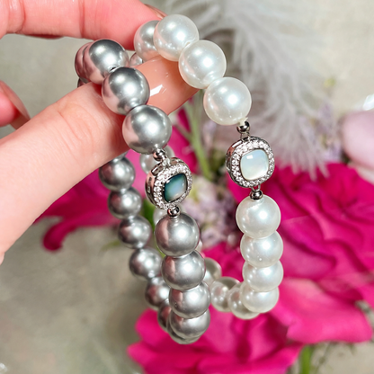 Women’s Elegant Shell Pearl Bracelet with Mother-of-Pearl Clasp
