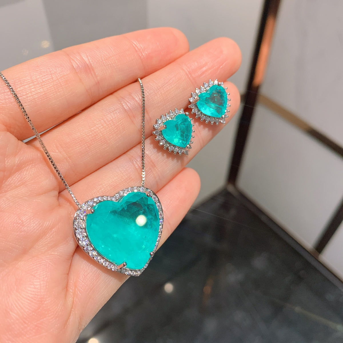Women’s Elegant Paraiba-Inspired Necklace and Earrings Set with Zircon Detail