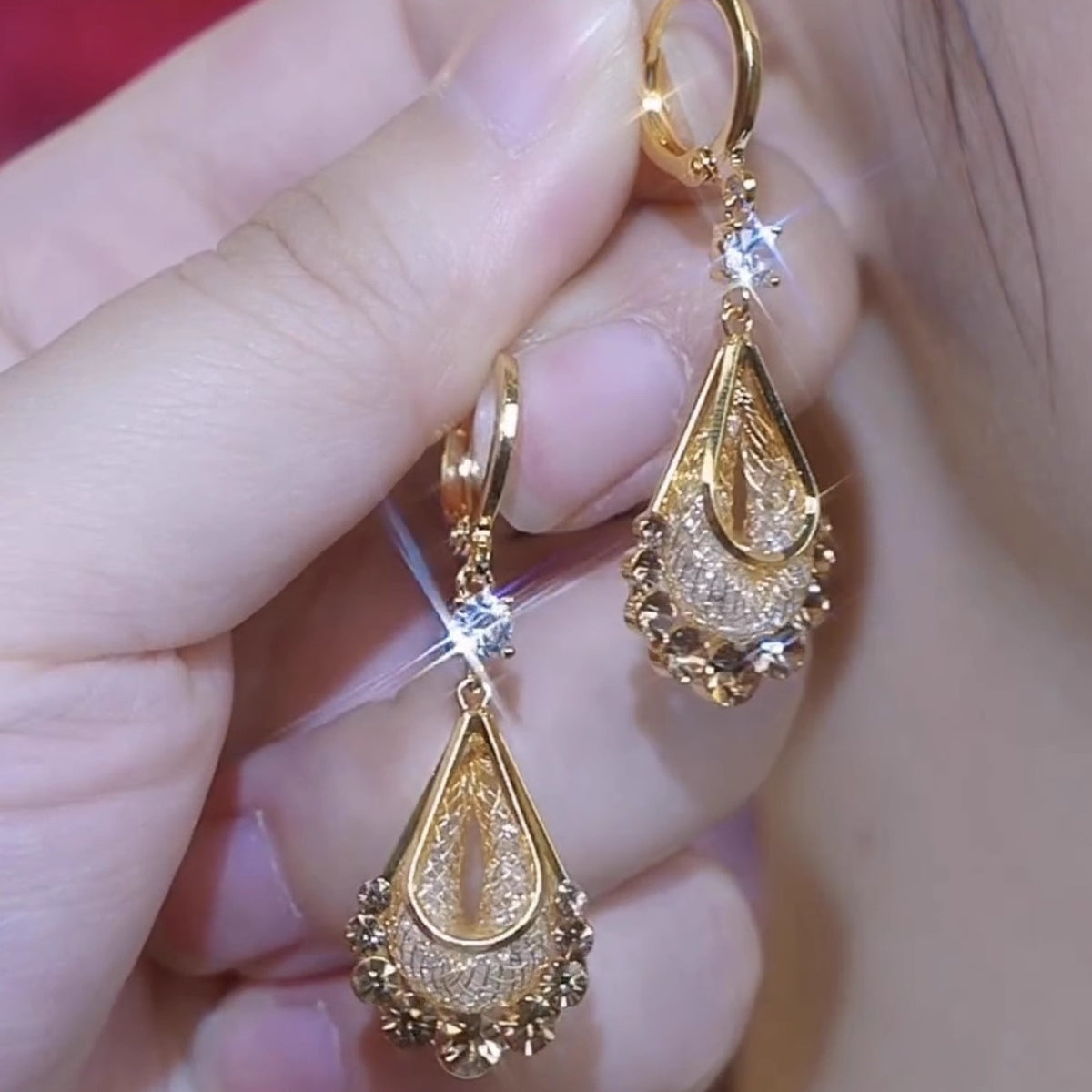 Women’s Vintage-Inspired Teardrop Earrings with Filigree Mesh and Crystal Accents