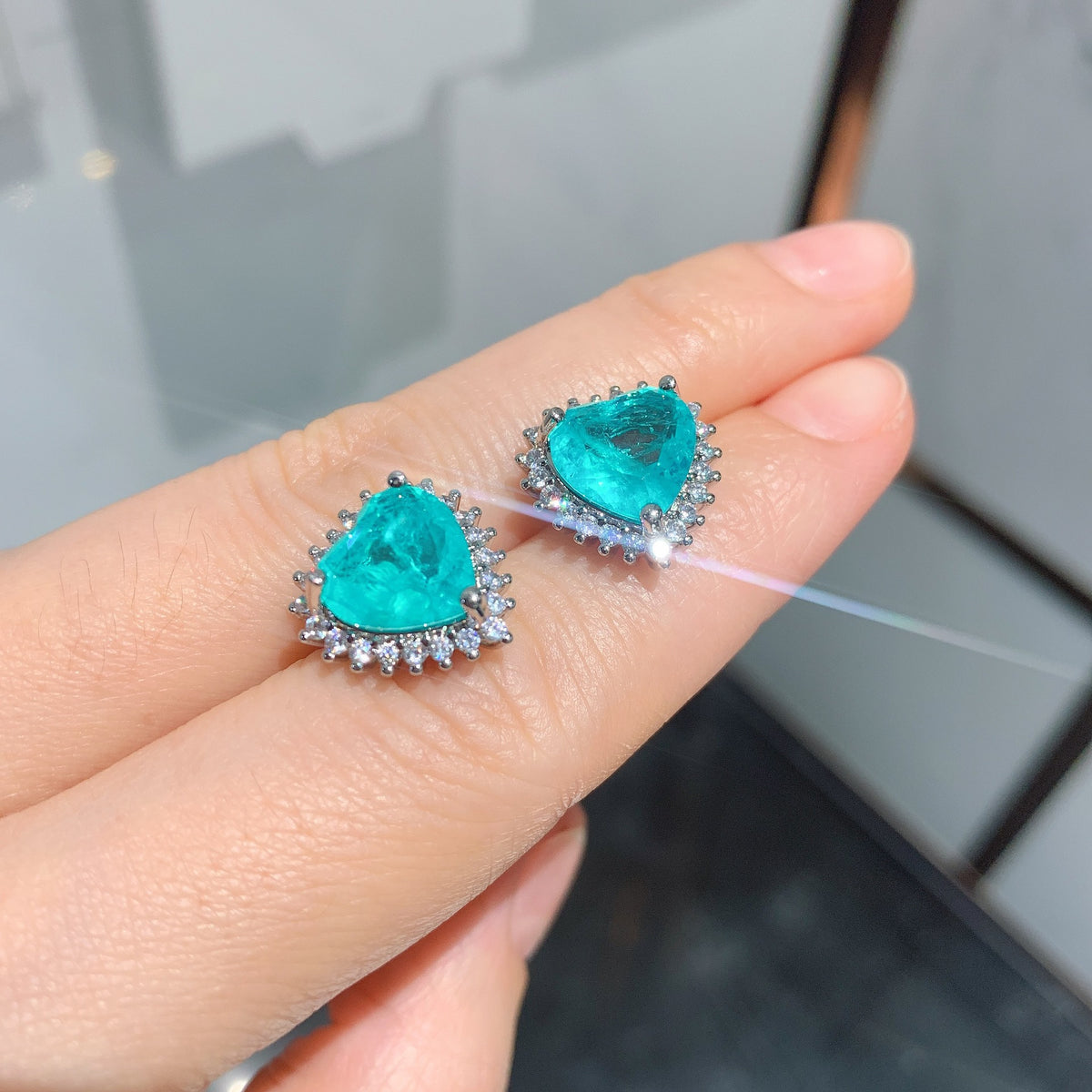 Women’s Elegant Paraiba-Inspired Necklace and Earrings Set with Zircon Detail