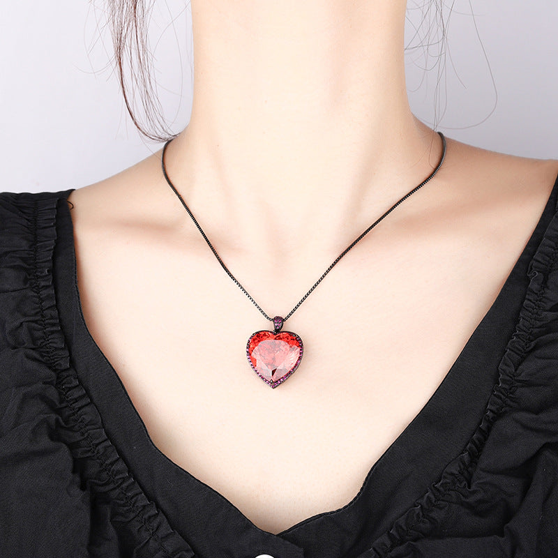 Women’s Vintage Gold-Plated Box Chain Necklace with Large Bird’s Nest-Cut Heart Pendant
